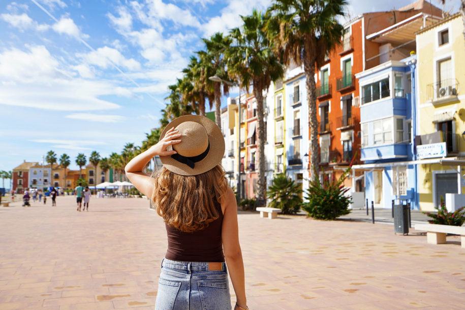 Chica de turismo por Alicante